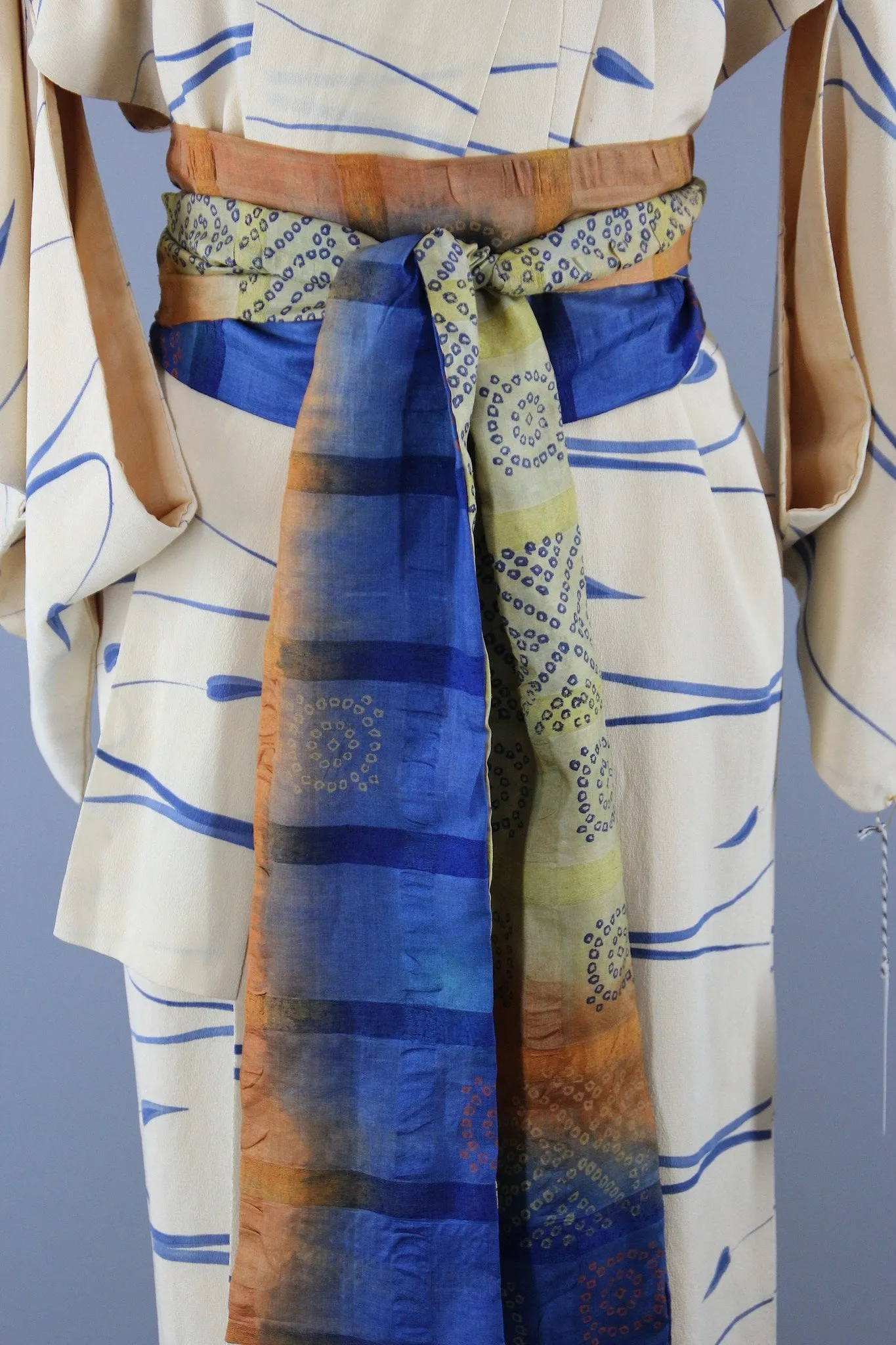1950s Vintage Silk Kimono Robe / Ivory & Blue Ivy Leaves