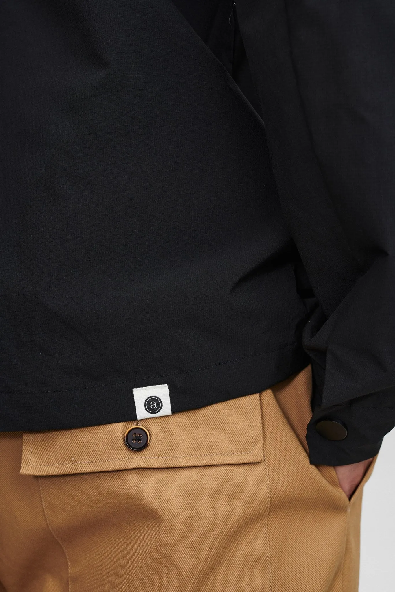 AKPER NYLON JACKET - Caviar