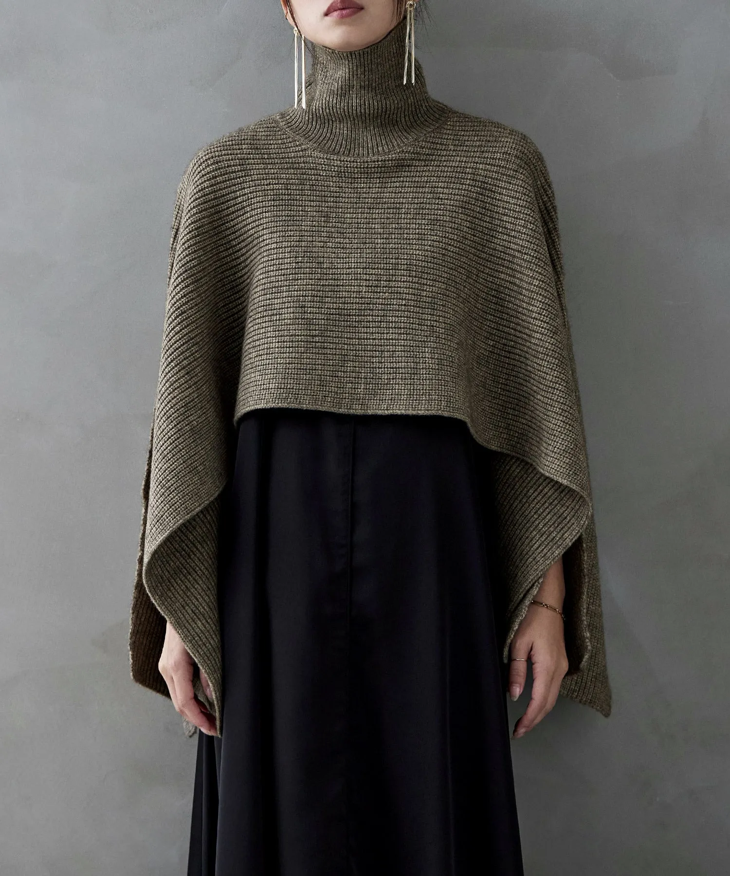 Alpaca touch turtleneck wide poncho