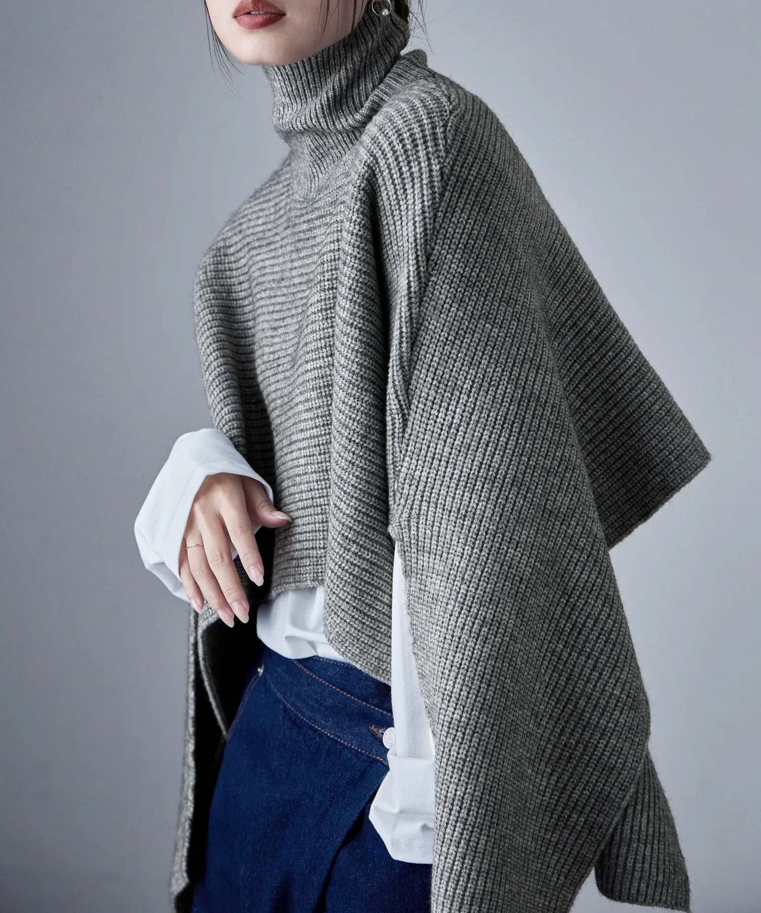Alpaca touch turtleneck wide poncho