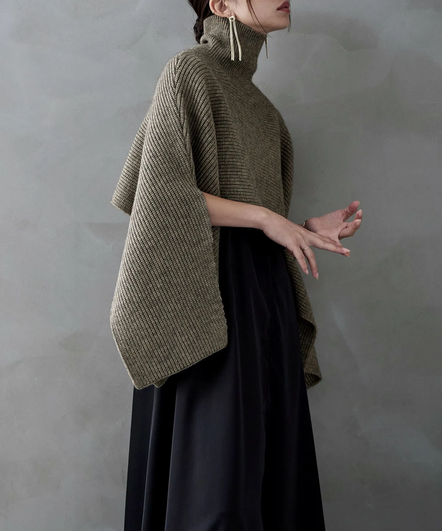 Alpaca touch turtleneck wide poncho
