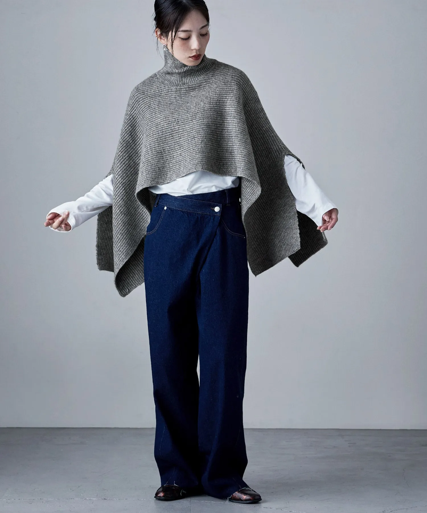 Alpaca touch turtleneck wide poncho