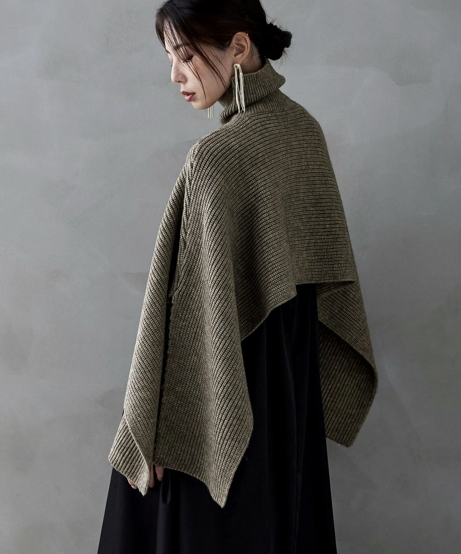 Alpaca touch turtleneck wide poncho