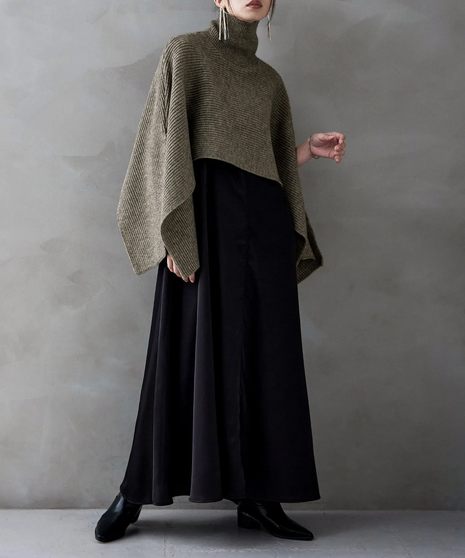 Alpaca touch turtleneck wide poncho