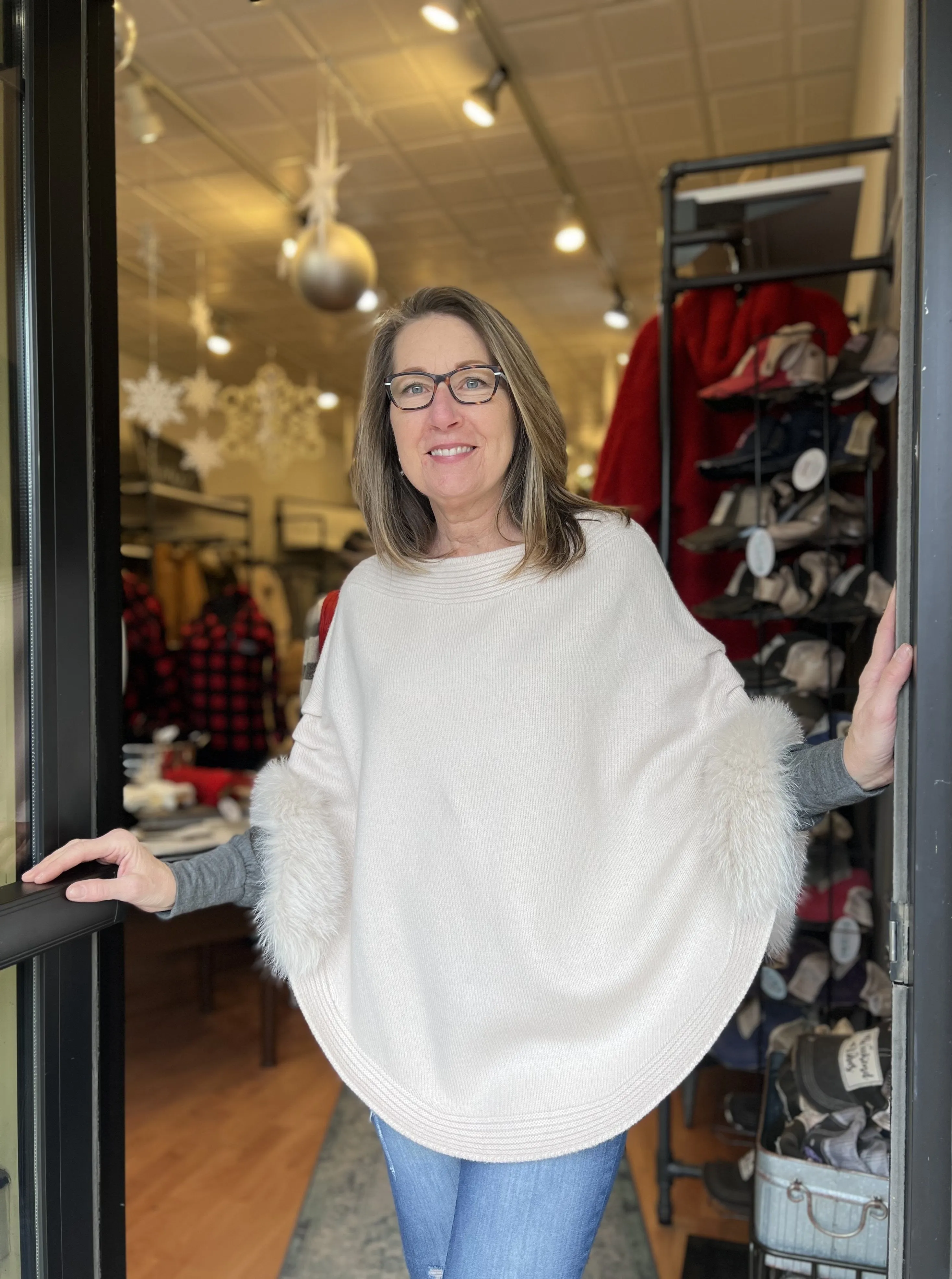 Knitted Poncho with Fox Fur Trim [POIMO1]