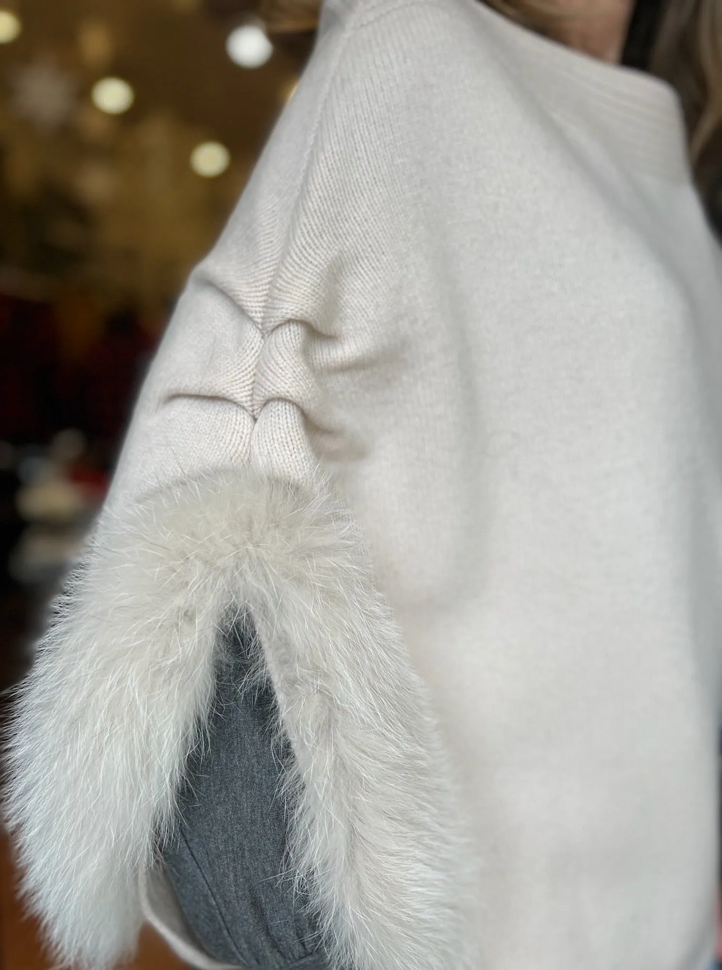 Knitted Poncho with Fox Fur Trim [POIMO1]