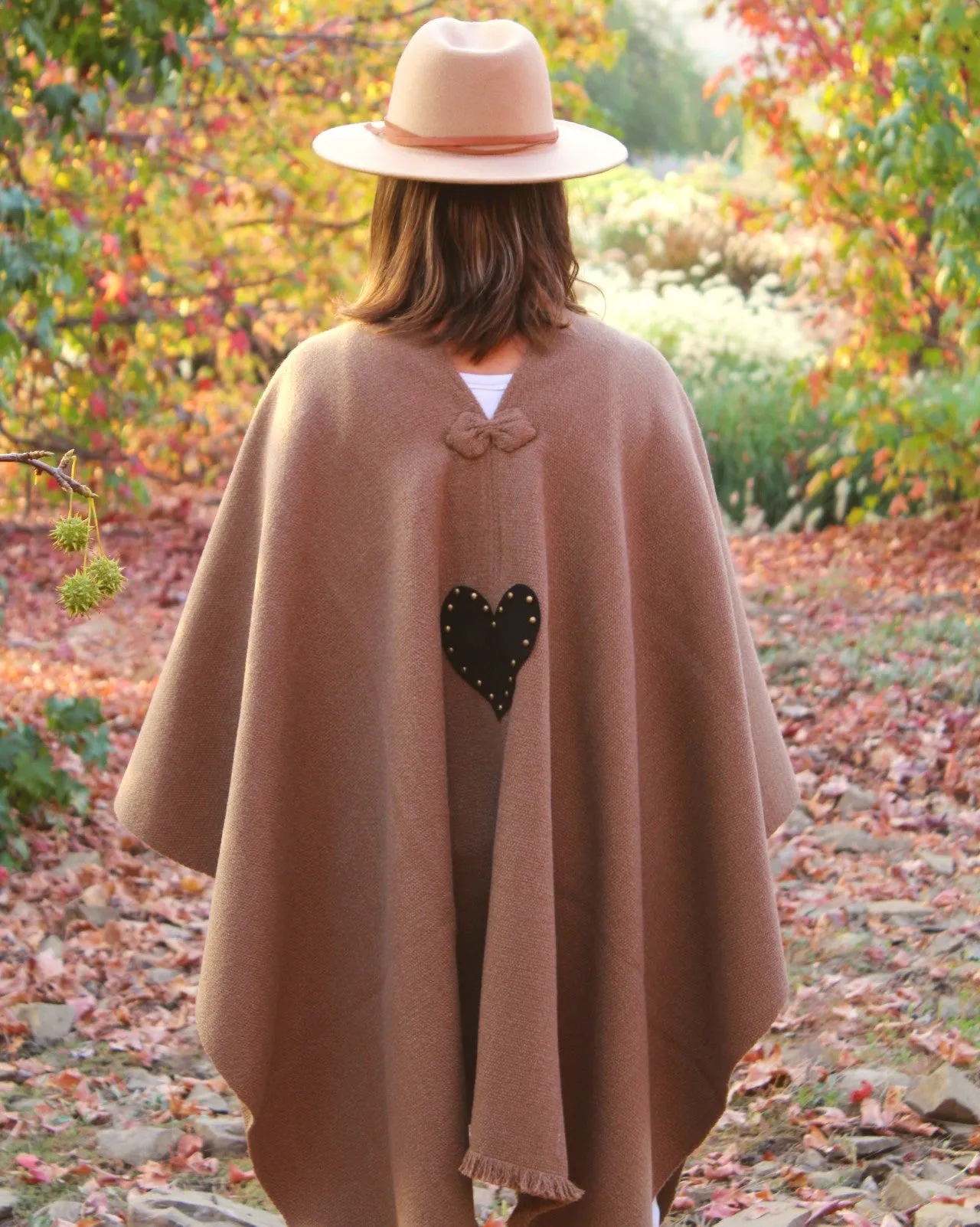 Poncho Corazn Caf Tostado